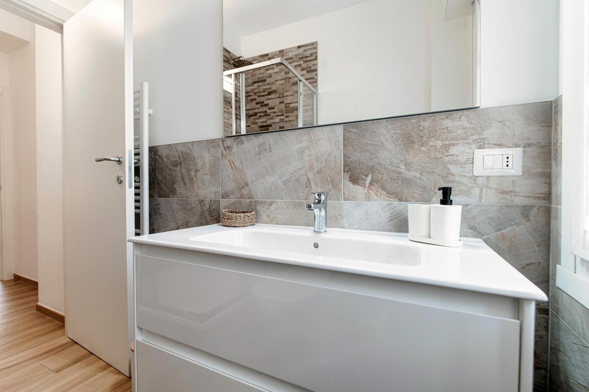 Apartmán Piazza Roma - The House Of Travelers Como Exteriér fotografie